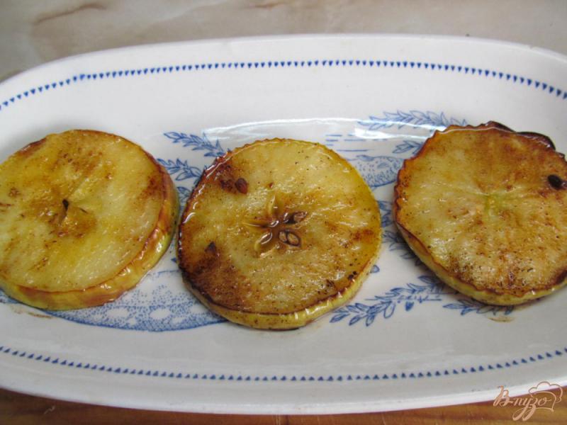 Фото приготовление рецепта: Мясной салат на яблоке шаг №3