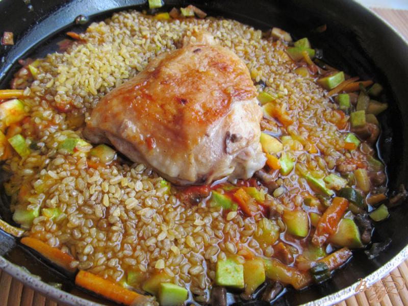 Фото приготовление рецепта: Курица с овощами и булгуром шаг №5