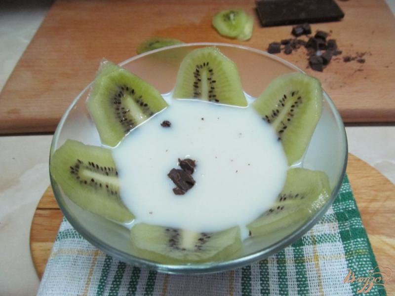 Фото приготовление рецепта: Молочный десерт с киви шаг №6