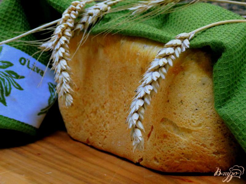 Фото приготовление рецепта: Хлеб с вялеными помидорами и базиликом шаг №5