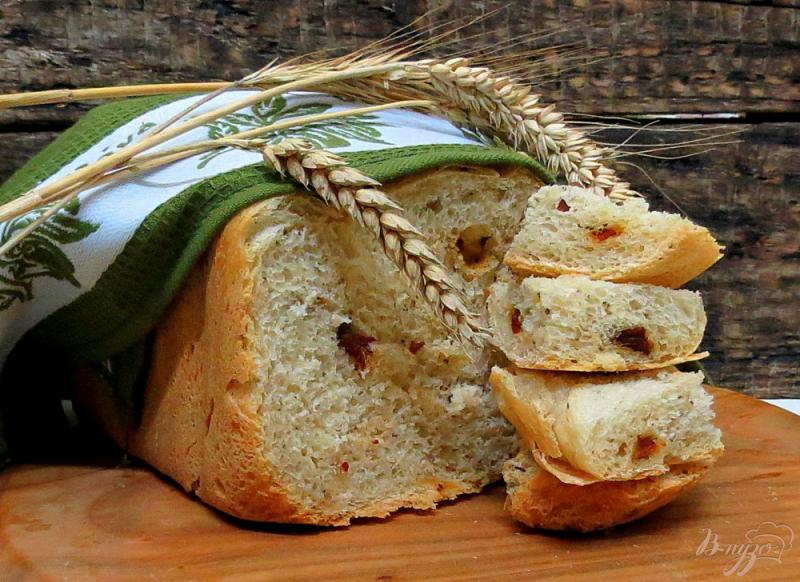 Фото приготовление рецепта: Хлеб с вялеными помидорами и базиликом шаг №6