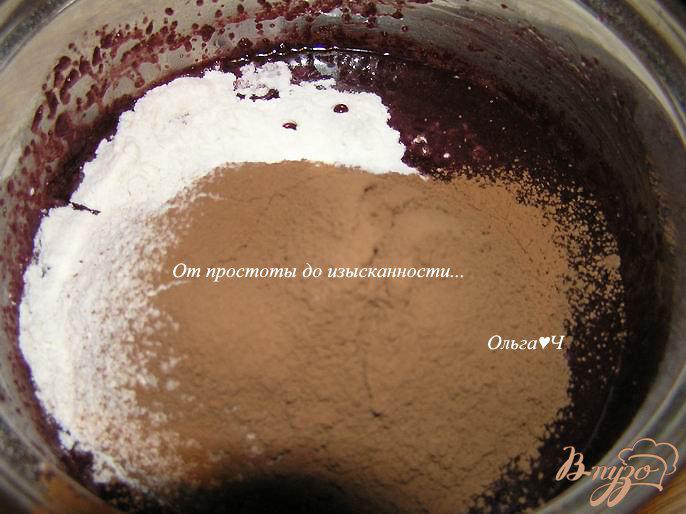 Фото приготовление рецепта: Шоколадно-свекольные кексы шаг №3