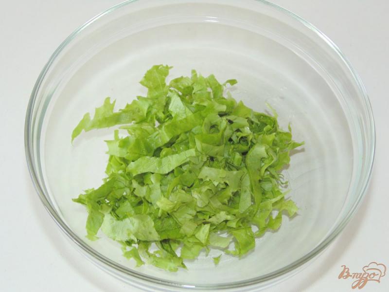 Фото приготовление рецепта: Салат с ветчиной и молодым зеленым горошком шаг №2