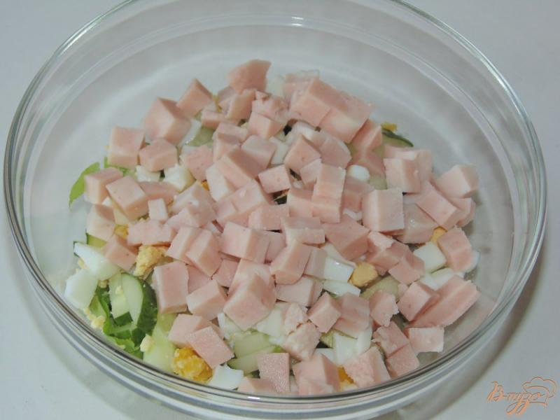 Фото приготовление рецепта: Салат с ветчиной и молодым зеленым горошком шаг №5