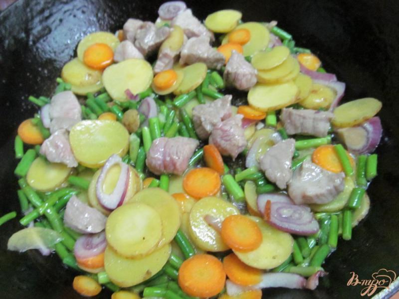 Фото приготовление рецепта: Свинина тушенная в горшочке шаг №2