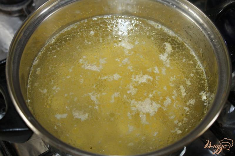 Фото приготовление рецепта: Томатный суп с кинзой и курицей шаг №2