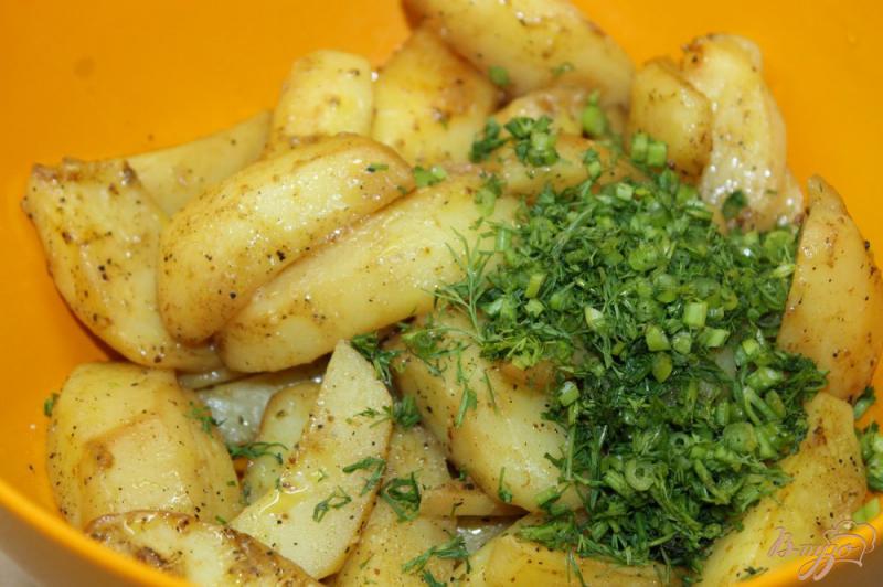 Фото приготовление рецепта: Запеченный молодой картофель в специях с маслом и укропом шаг №6