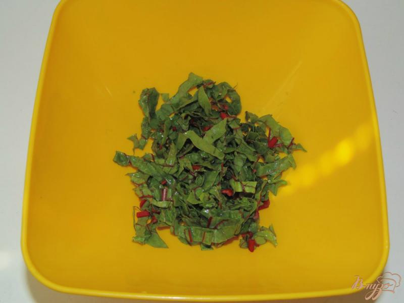Фото приготовление рецепта: Салат с цветной капустой, мангольдом и помидорами шаг №2