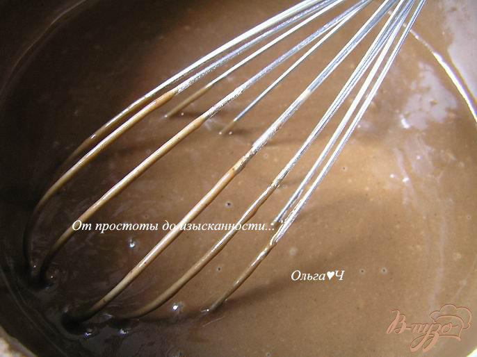 Фото приготовление рецепта: Шоколадный кекс с вишней и корицей шаг №3