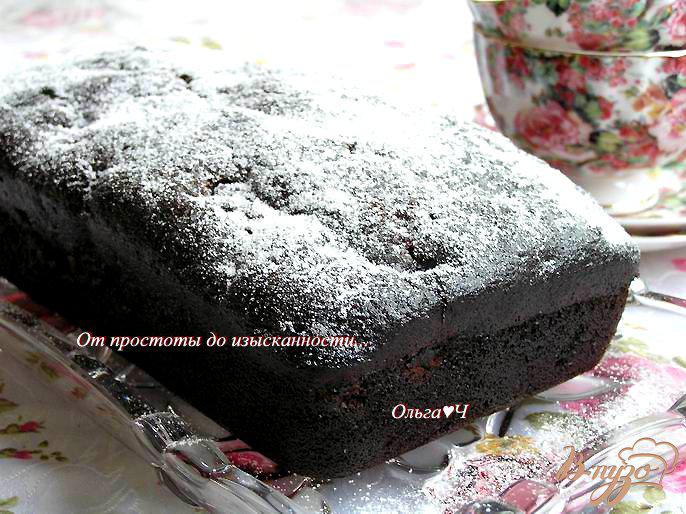 Фото приготовление рецепта: Шоколадный кекс с вишней и корицей шаг №6