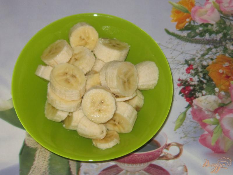 Фото приготовление рецепта: Замороженное клубнично-банановое пюре на зиму шаг №2