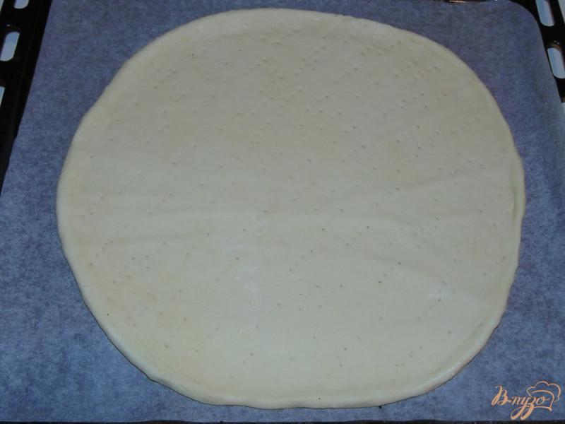 Фото приготовление рецепта: Пицца с ветчиной, копченой колбасой и помидором шаг №1