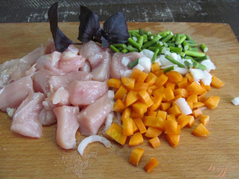 Фото приготовление рецепта: Тушенная курица с итальянскими травами в мультиварке шаг №2