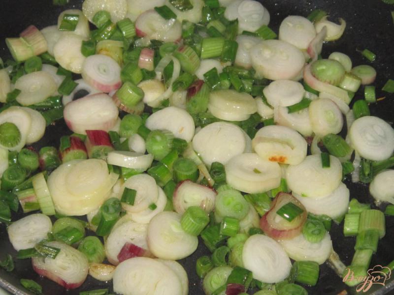 Фото приготовление рецепта: Молодой картофель в сметанном соусе шаг №3