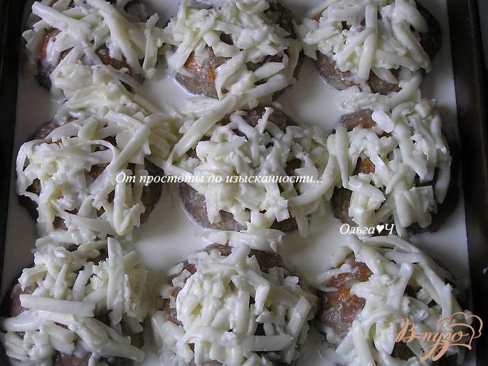 Фото приготовление рецепта: Нежные шарики из индейки с тыквой в соусе шаг №7