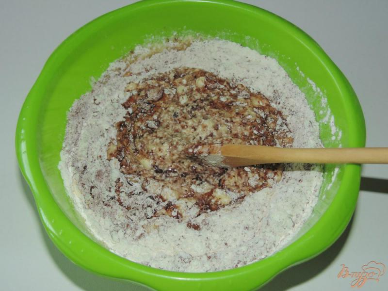 Фото приготовление рецепта: Шоколадный пирог с яблоками на сметанном тесте шаг №3