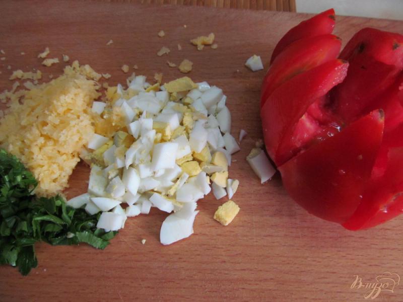 Фото приготовление рецепта: Закуска из помидора с форелью шаг №2