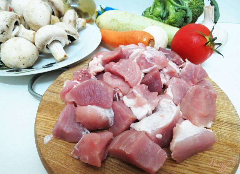 Фото приготовление рецепта: Рагу со свининой и брокколи шаг №2