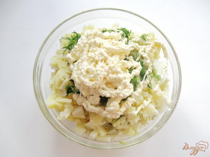 Фото приготовление рецепта: Салат с куриной грудкой и кукурузой шаг №7