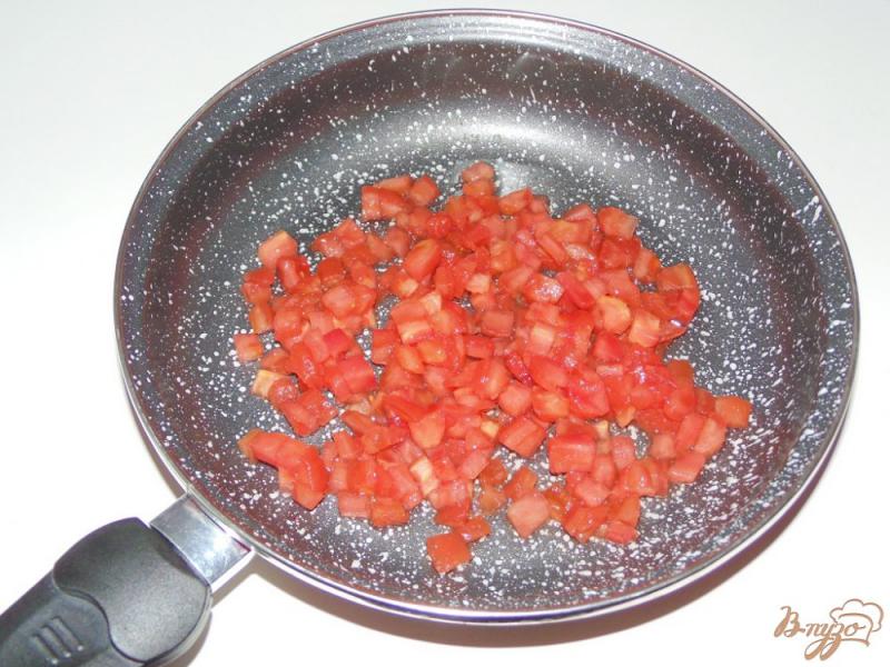 Фото приготовление рецепта: Паста из твердых сортов пшеницы в томатном соусе шаг №3