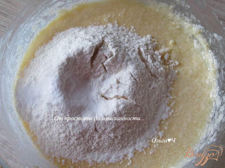 Фото приготовление рецепта: Лимонный кекс с глазурью шаг №2