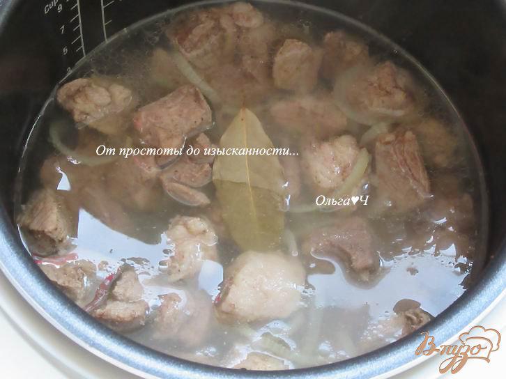 Фото приготовление рецепта: Плов со свининой, адыгейской солью и томатами шаг №3