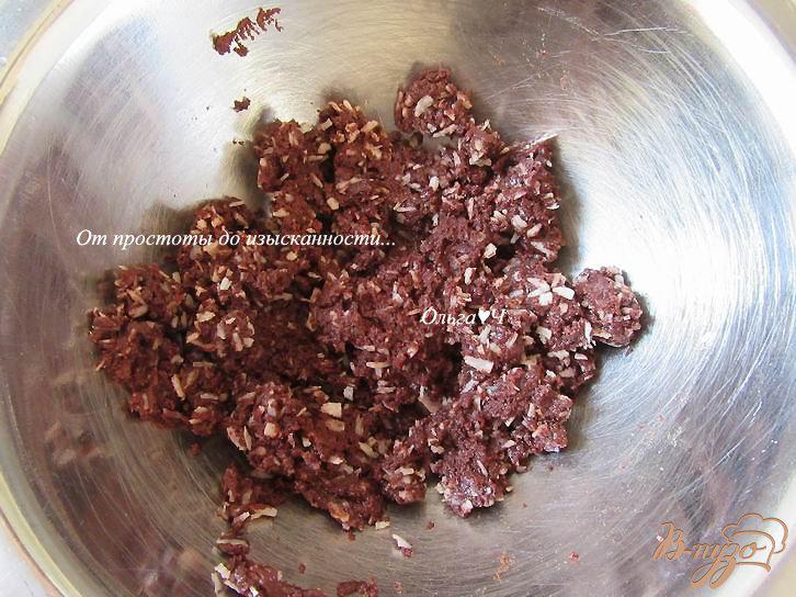 Фото приготовление рецепта: Шоколадные конфеты с кокосовой стружкой шаг №4