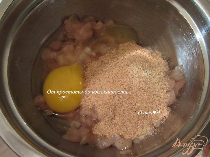 Фото приготовление рецепта: Рубленные куриные котлеты с зеленым луком шаг №2