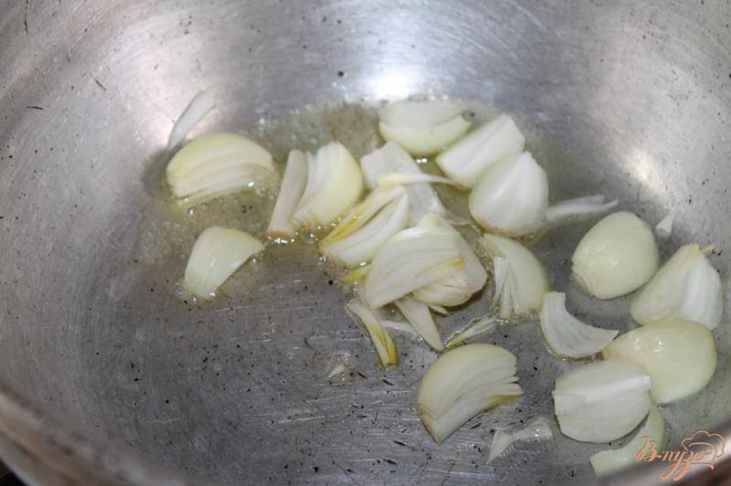 Фото приготовление рецепта: Тушенный молодой картофель с грибами и фрикадельками шаг №3