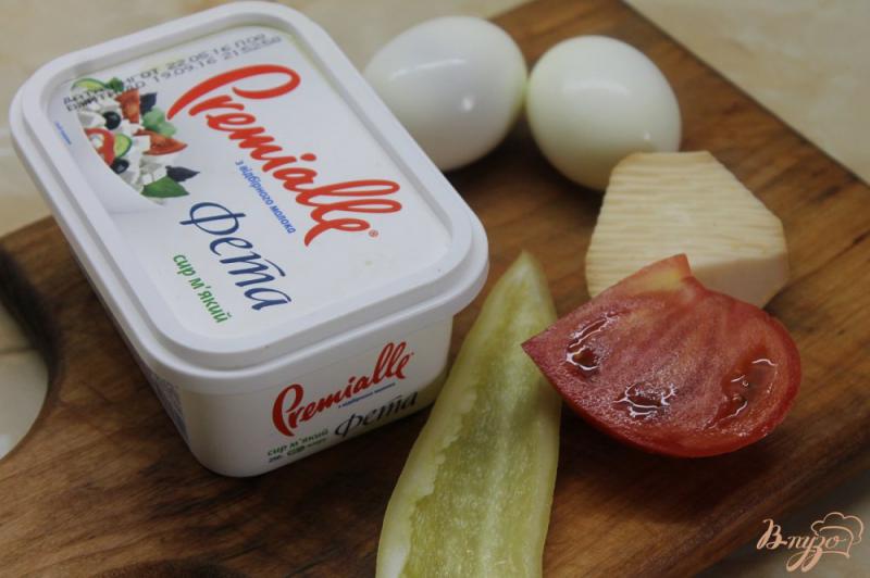 Фото приготовление рецепта: Фаршированный лаваш яйцом, сыром, помидорами и зеленью шаг №1