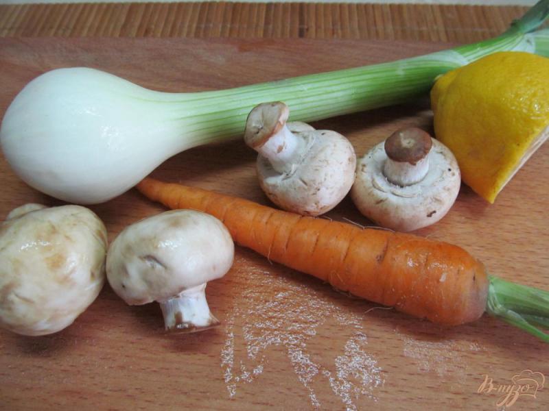 Фото приготовление рецепта: Салат из моркови с шампиньоном шаг №1