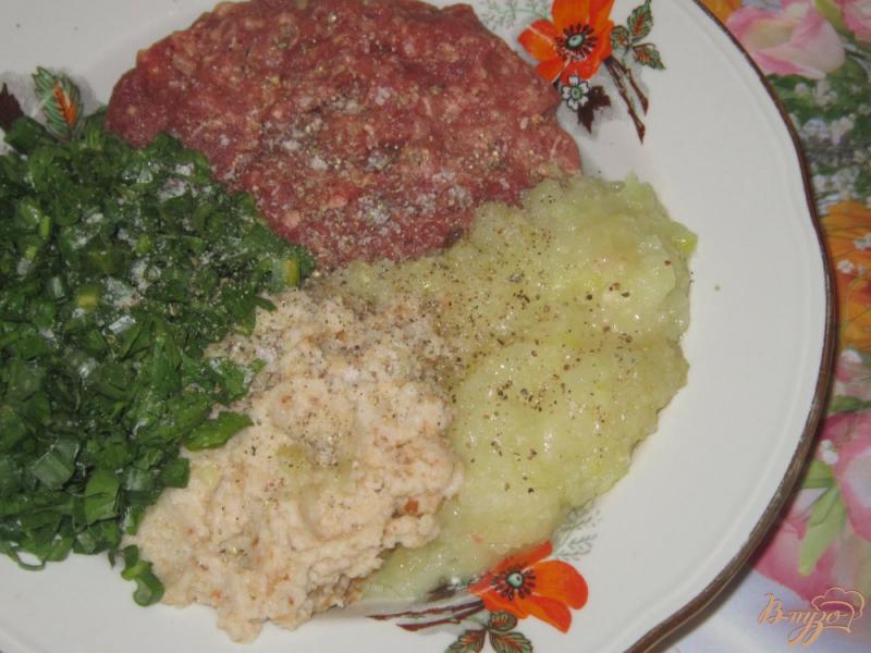 Фото приготовление рецепта: Котлеты из утиного мяса с зеленью шаг №4