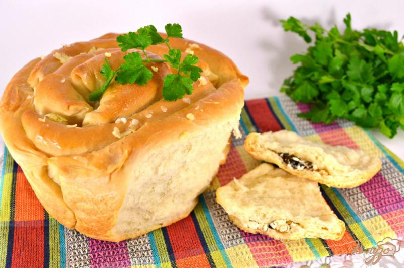 Фото приготовление рецепта: Греческий хлеб с оливками и фетой шаг №11