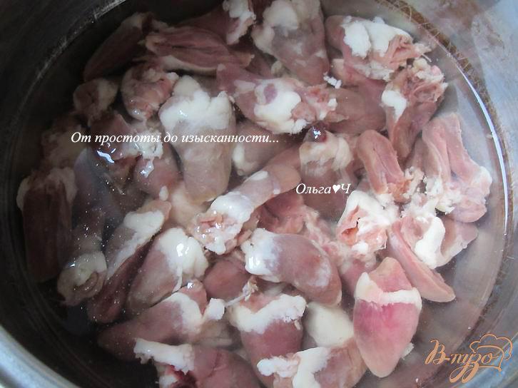 Фото приготовление рецепта: Сливочный суп с куриными сердечками шаг №1