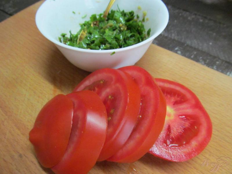 Фото приготовление рецепта: Фаршированный помидор маринадом с зеленью шаг №3