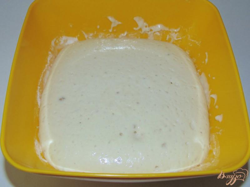 Фото приготовление рецепта: Дрожжевое тесто для пиццы на молоке шаг №3