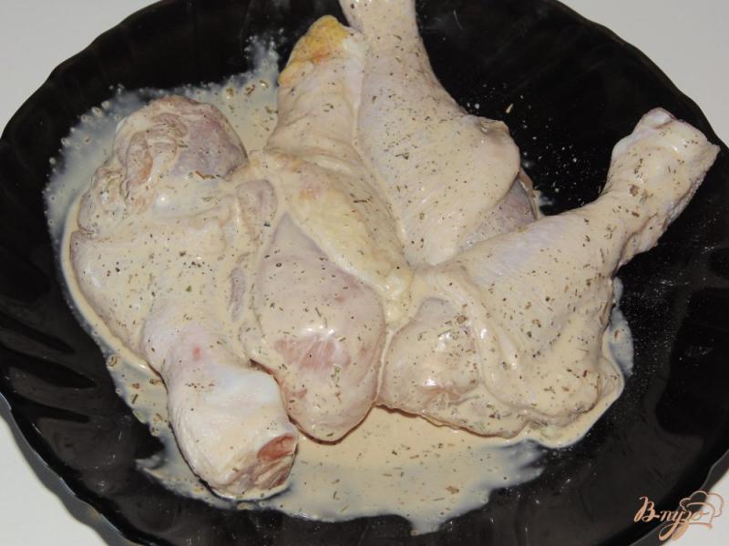Фото приготовление рецепта: Куриные ножки в сметанно-соевом маринаде с греческими травами шаг №3