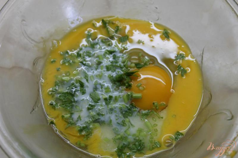 Фото приготовление рецепта: Суши с омлетом и соленым лососем шаг №4