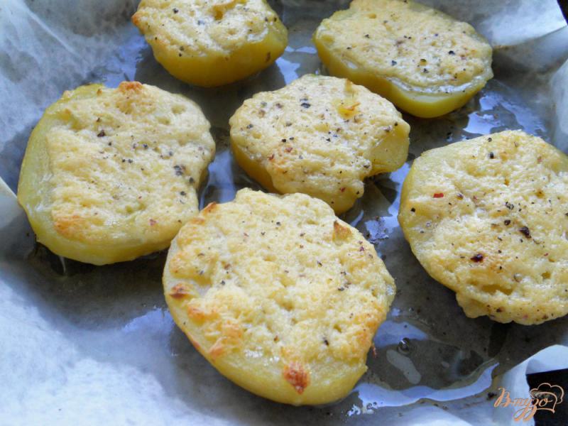 Фото приготовление рецепта: Картофель под сыром в духовке шаг №4