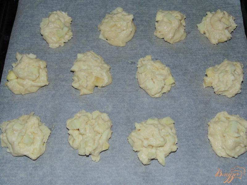 Фото приготовление рецепта: Творожно-яблочное печенье шаг №5