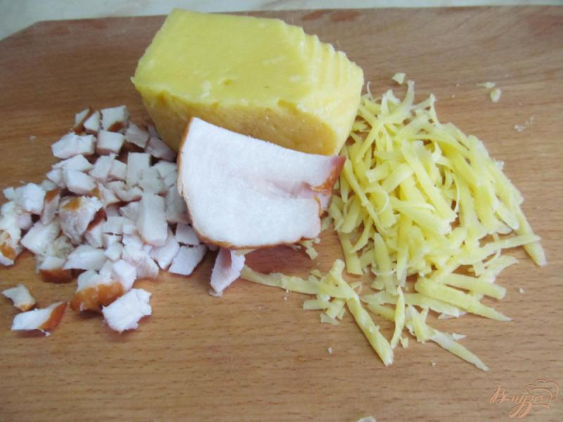 Фото приготовление рецепта: Перец фаршированный сыром и яйцом шаг №2