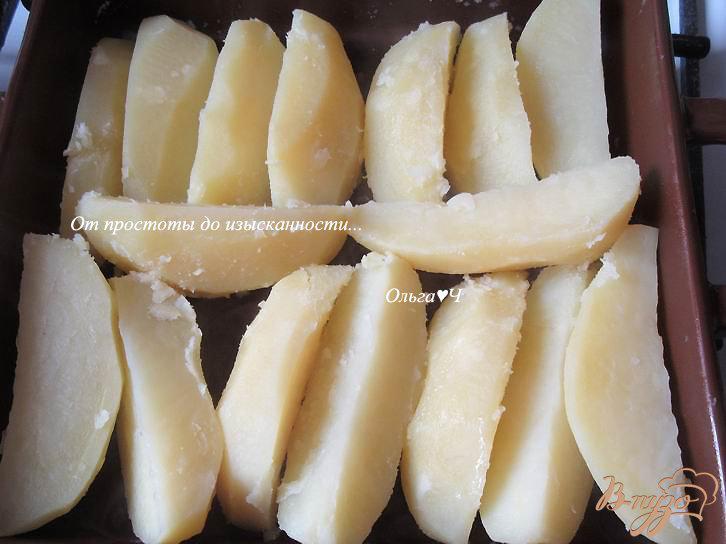 Фото приготовление рецепта: Картофель с адыгейской солью и паприкой шаг №3