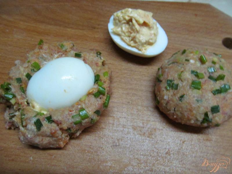 Фото приготовление рецепта: Зразы с фаршированными яйцами шаг №3