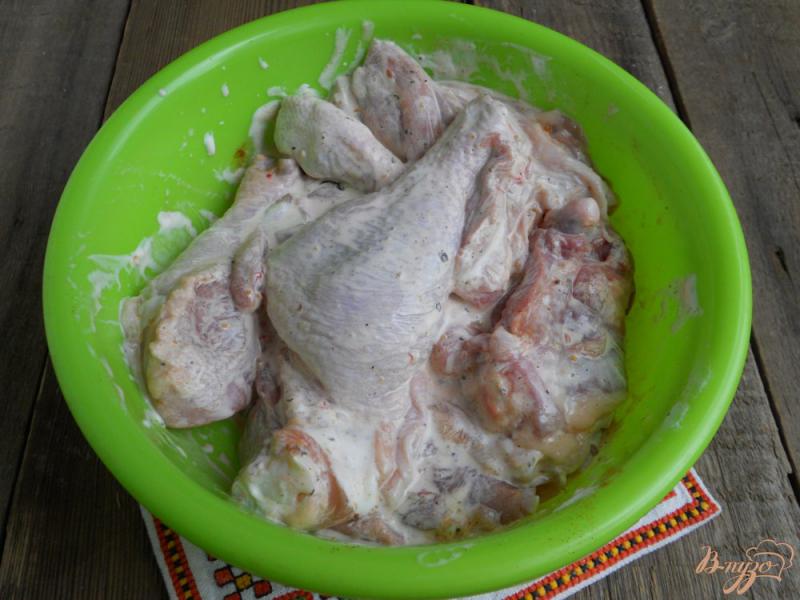 Фото приготовление рецепта: Картофель с курицей в сметане с сыром шаг №2