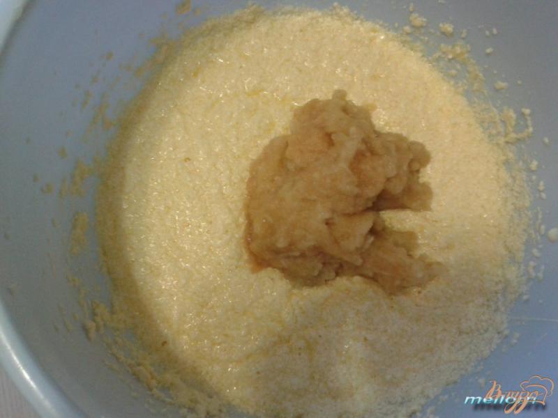 Фото приготовление рецепта: Печенье «яблочные подковки» шаг №2