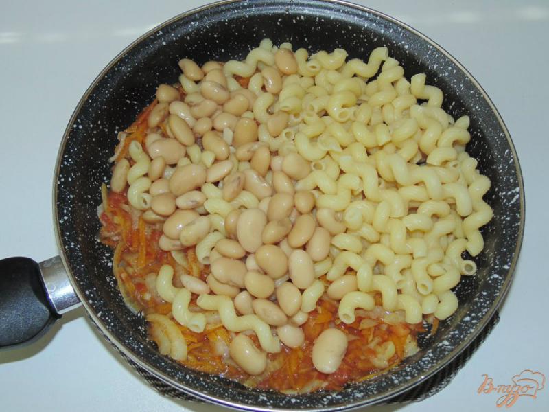 Фото приготовление рецепта: Паста из твердых сортов с фасолью и овощами шаг №6