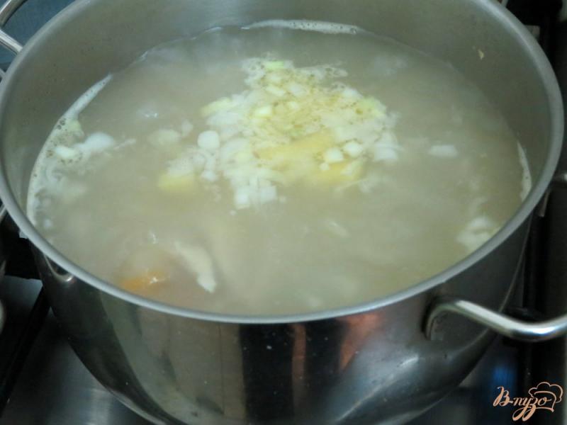 Фото приготовление рецепта: Суп из цветной капусты и помидоров (без зажарки) шаг №4