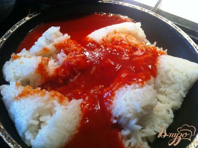Фото приготовление рецепта: Томатный рис на гарнир к рыбе шаг №3