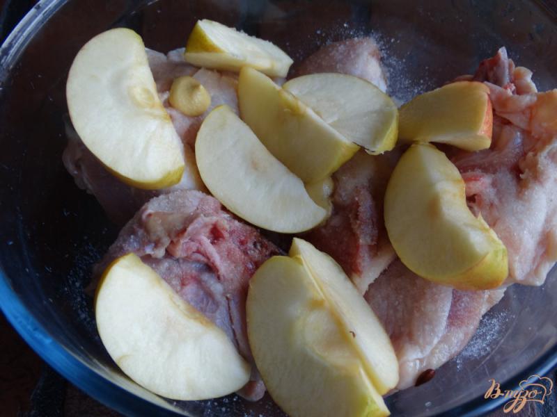 Фото приготовление рецепта: Курица запеченная с яблоками и горчицей в рукаве шаг №2