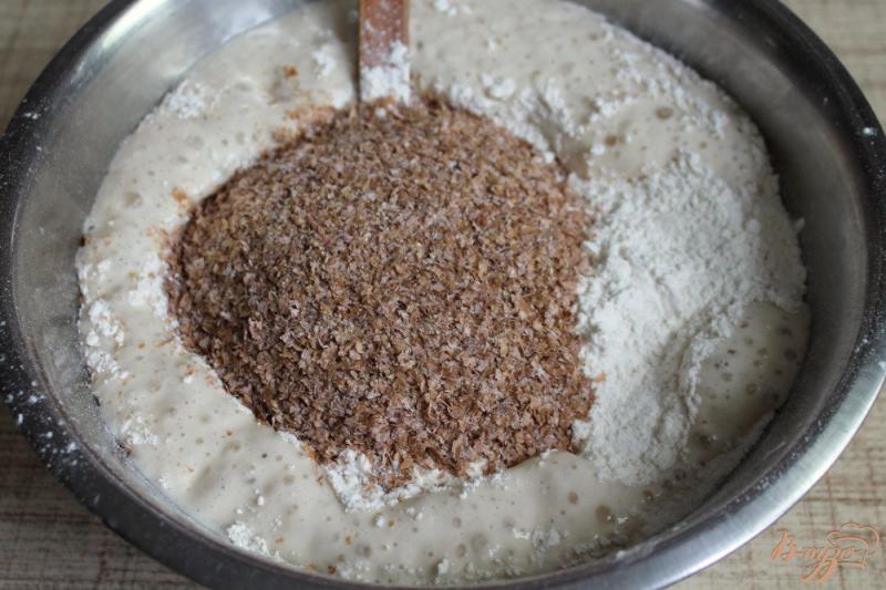 Фото приготовление рецепта: Витые булочки с пшеничными отрубями и оливковым маслом шаг №4